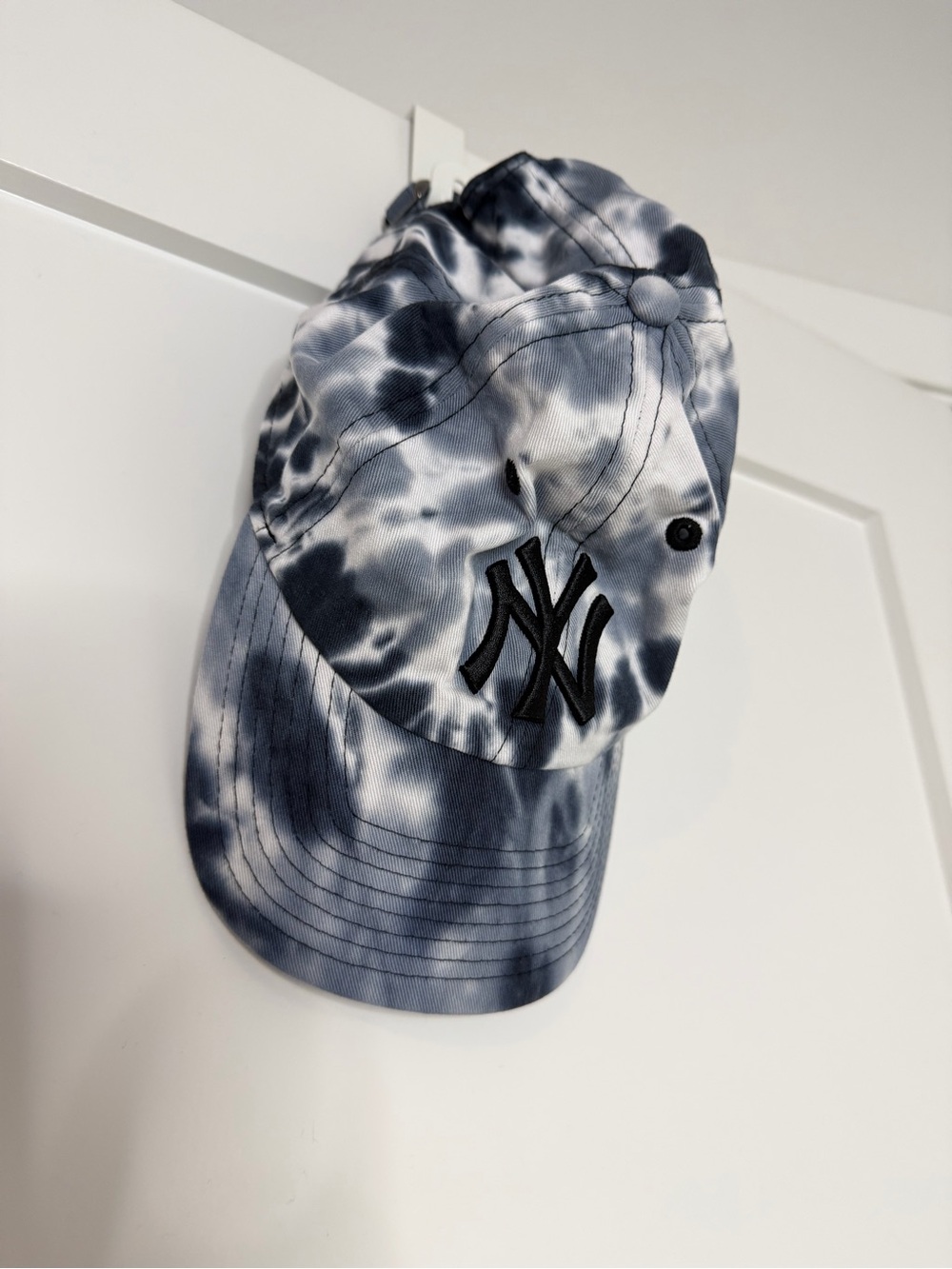 MLB New York Yankees Tie-Dye Cap in Navy and White